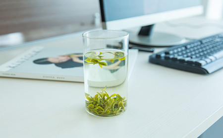 老年银屑病患者洗澡前后喝绿茶 这样可预防脑梗塞